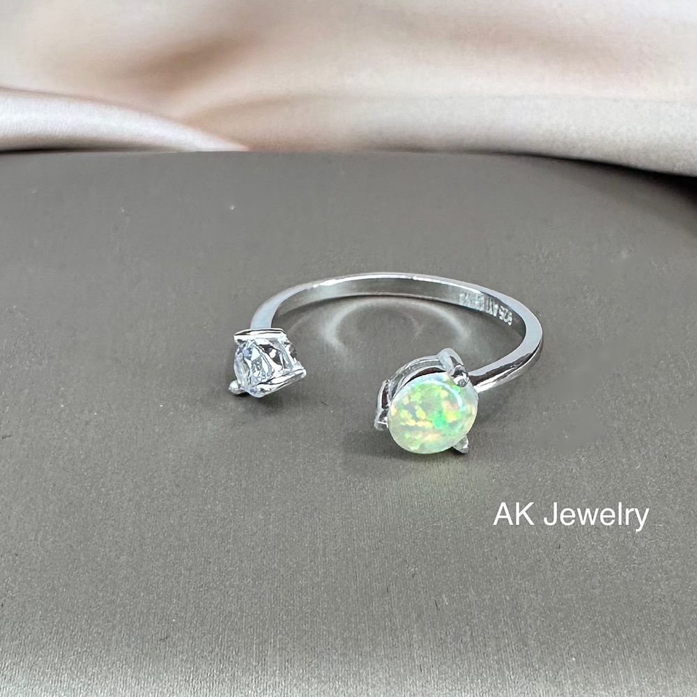 đź’ŽLUXURY Simulated Opal (3/4 ct.) & Cubic Zirconia Cuff Ring in Sterling Silver - Picture 4 of 6
